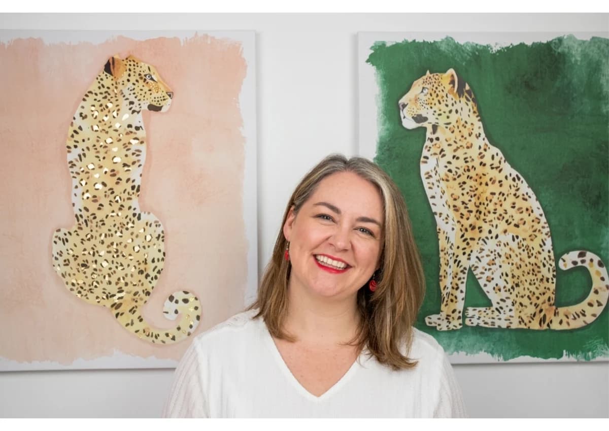 Holly McLoughlin in front of two painted cheetahs
